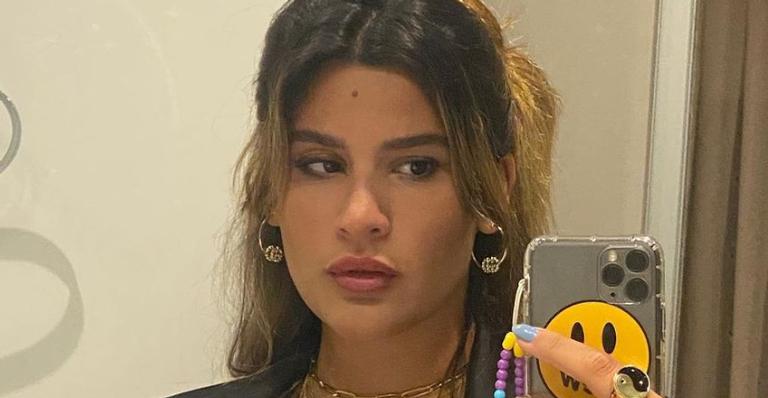 Giulia Costa recebe elogios ao fazer belíssimos cliques em sua varanda: ”Linda”
