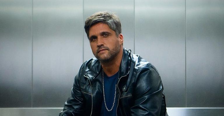 Léo Chaves exibe trecho de nova música, ‘Proposta Indecente’, e anima fãs: ”Falta pouco”
