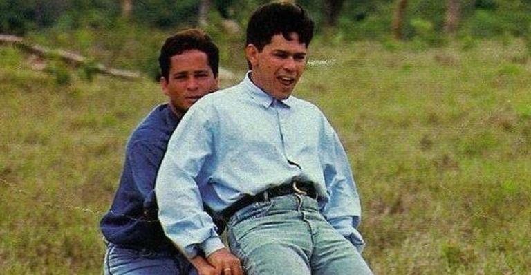 Leonardo relembra clique com Leandro e presta homenagem: ”23 anos de sua partida!”