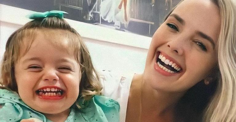Grávida pela segunda vez, Thaeme se declara às filhas: ”Como sou abençoada”