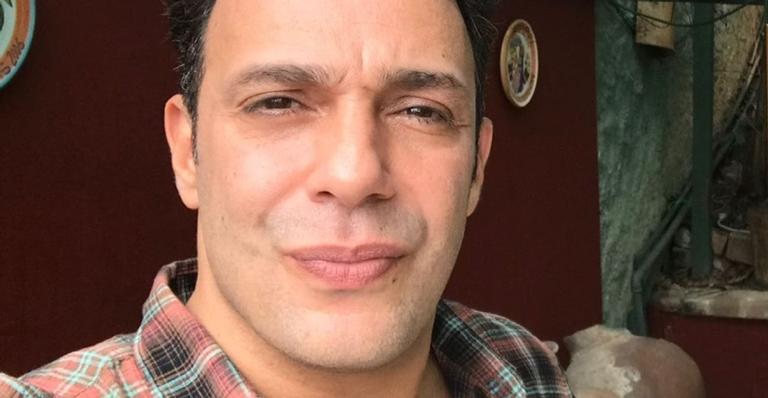 Marcelo Medici é vacinado contra Covid-19 e faz agradecimento aos profissionais da saúde