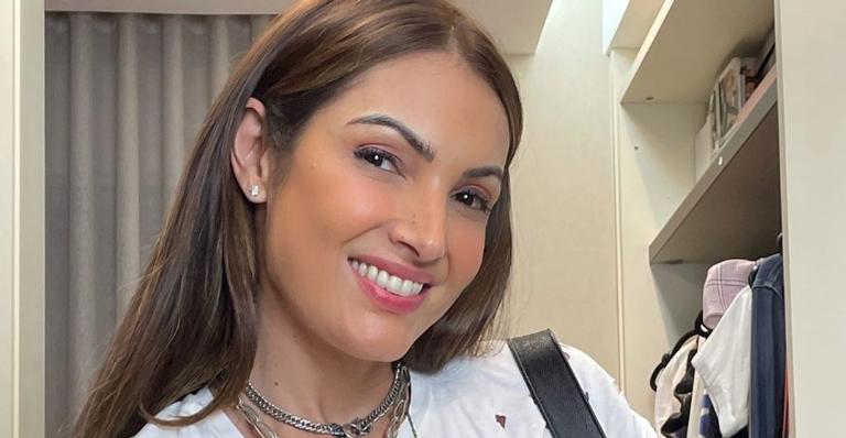 Patrícia Poeta surge se maquiando em bastidores de trabalho: ”Mood do dia…”