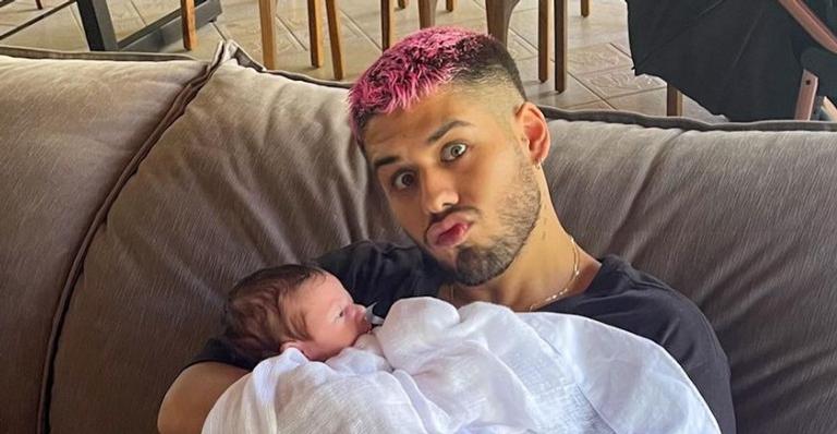 Zé Felipe compartilha clique fofo de Maria Alice e encanta os seguidores: ”Princesinha!”