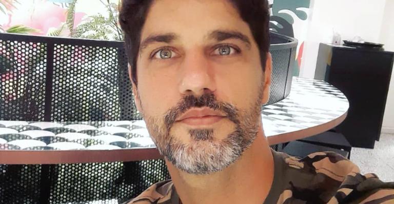 Bruno Cabrerizo recebe a primeira dose da vacina contra Covid-19 e celebra com os fãs