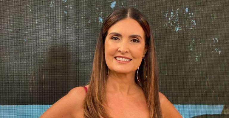Fátima Bernardes aposta em vestido vermelho de couro e arrasa em produção para o Encontro