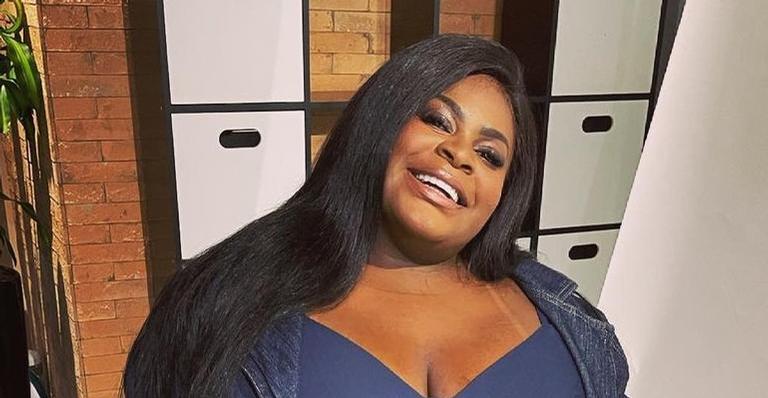 Jojo Todynho chama atenção com super decotão e salto alto