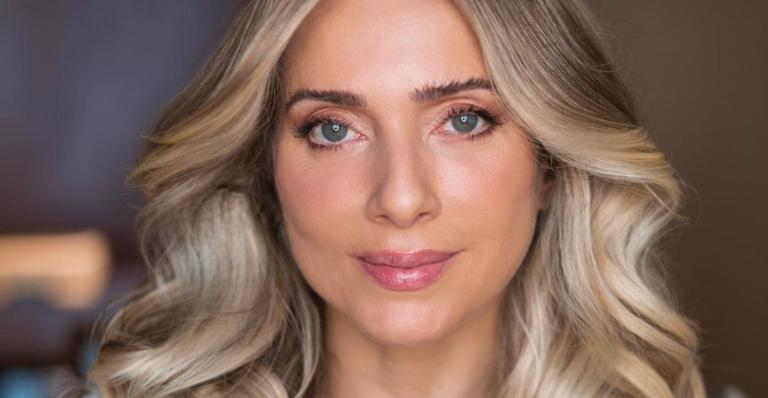 Letícia Spiller diverte a web com clique descontraído: ”Minha filha falou que eu to cringe”