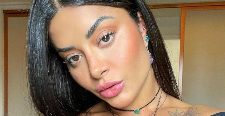 De biquíni, Aline Riscado passeia de lancha e reflete: ”Planos divinos são realmente perfeitos”