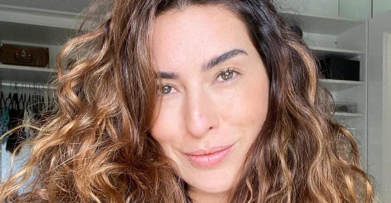 Fernanda Paes Leme posta selfie natural e recebe elogios de fãs: ”Acorda tão linda!”
