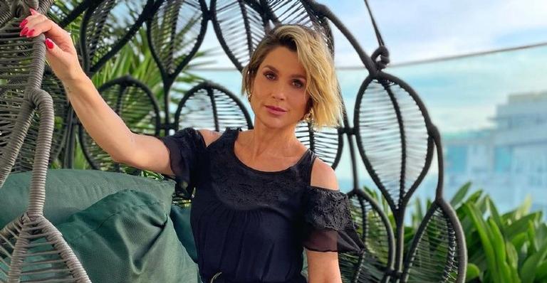 Ainda em clima de Festa Junina, Flávia Alessandra posa de camisa xadrez e é elogiada