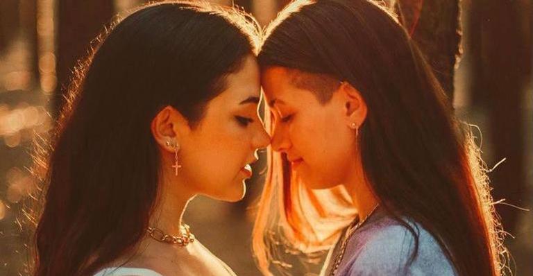 No mês do orgulho LGBTQIA+, Giana Mello fala sobre seu namoro com Lary e preconceitos