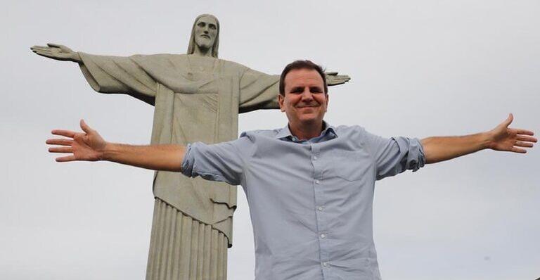 Prefeito do Rio de Janeiro, Eduardo Paes, lamenta morte do pai por complicações da Covid-19