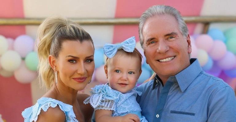 Ana Paula Siebert posta registro em família na praia e se declara: ”Amor que completa”