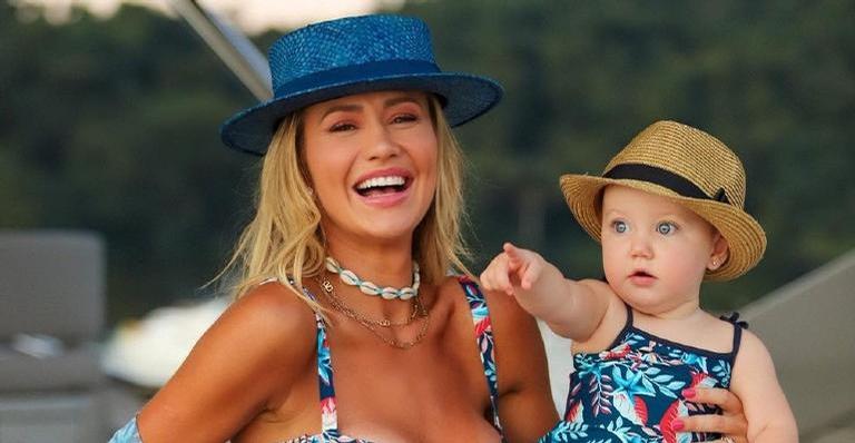 Ana Paula Siebert combina look com a filha, Vicky, e encanta: ”Que família mais linda”
