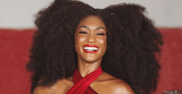 Erika Januza é a mais nova Rainha de Bateria da Viradouro