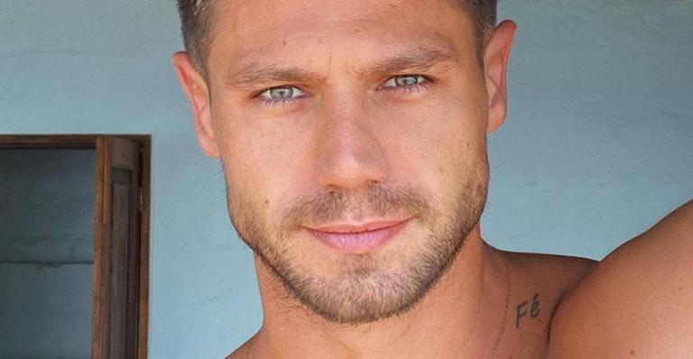 De sunga, Jonas Sulzbach seduz a web enquanto vinho na piscina: ”Esse sabe ser gato”