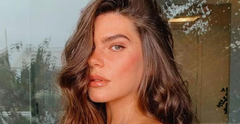 Mariana Goldfarb dá close em corpaço com biquíni branco cavado e eleva a temperatura: ”Espetáculo”