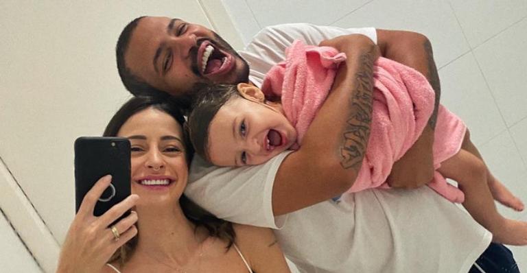 Projota publica cliques encantadores ao lado da família e se derrete: ”O que tenho de melhor”
