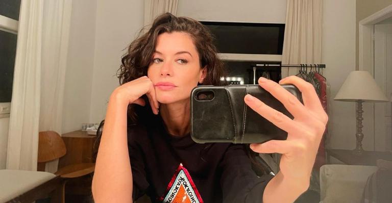 Alinne Moraes chama a atenção com sua beleza e recebe elogios: ”Deusa”
