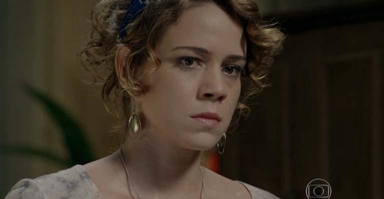Cristina flagra irmã aos beijos com seu ex-namorado em ‘Império’