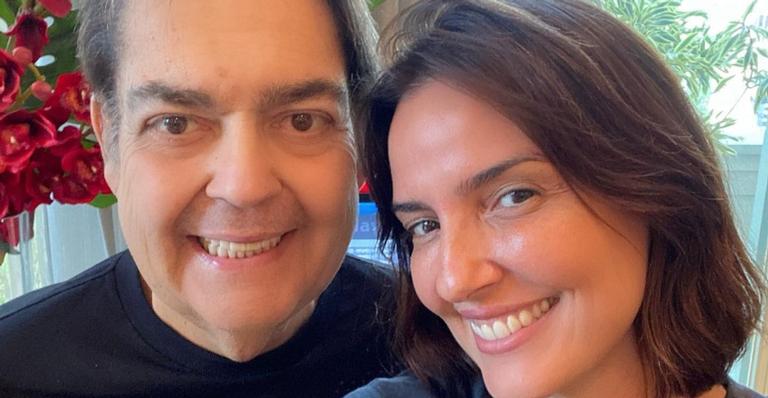 Esposa de Fausto Silva compartilha clique raro com o marido e filhos: ”Amores”