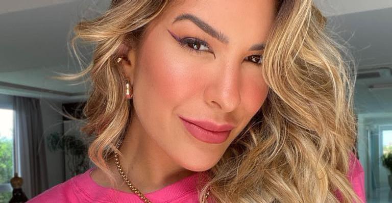 À espera de sua primeira filha, Lorena Improta surge deslumbrante na web com look amarelo