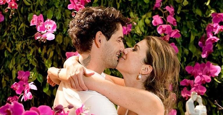 Alexandre Pato comemora dois anos de casado com Rebeca Abravanel: ”Presente de Deus”