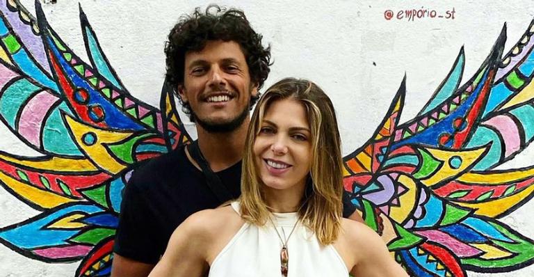 Sheila Mello surge em clima de romance com o namorado, João Souza: ”Todo o meu amor”