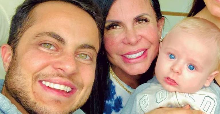 Thammy Miranda posta lindo clique com Gretchen e Bento: ”Família é amor!”