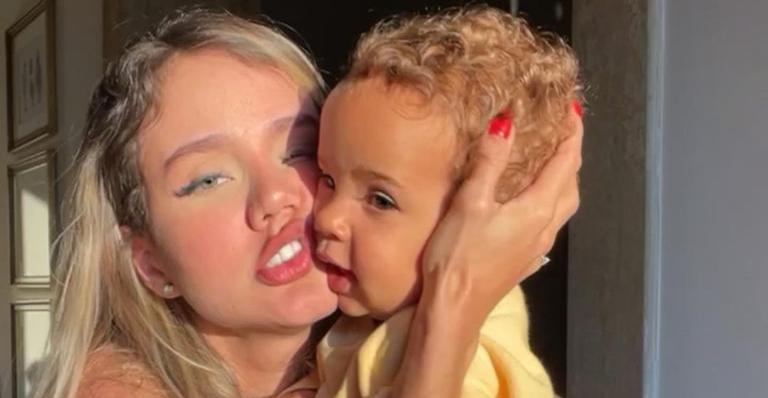 Biah Rodrigues mostra o filho de dengo com a sua barriga e se derrete: ”Amor de irmãos”