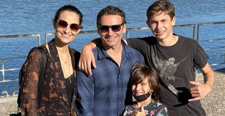 Murilo Rosa posta lindo clique em família: ”É muita bagunça reunida”