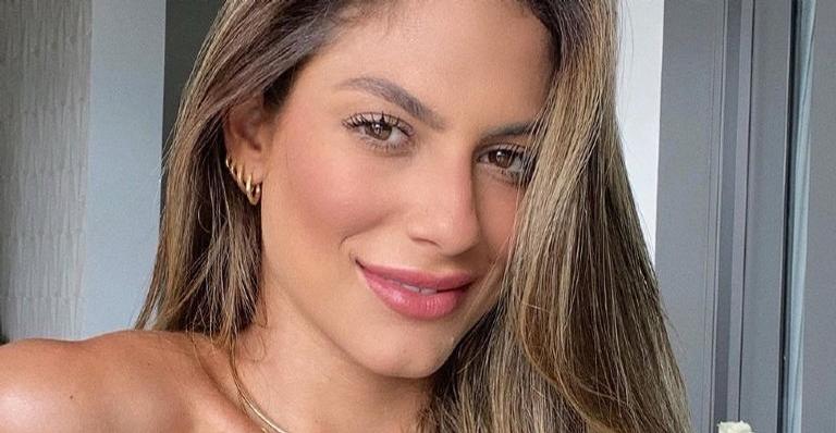 Em meio ao mar, Mari Gonzalez aposta em biquíni rosa e exibe abdômen trincado: ”Realidade”