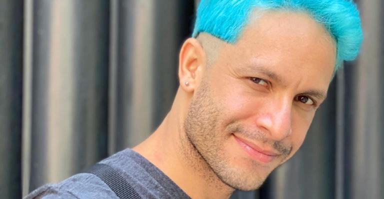 Rainer Cadete aposta em look estiloso para curtir o friozinho em meio a natureza