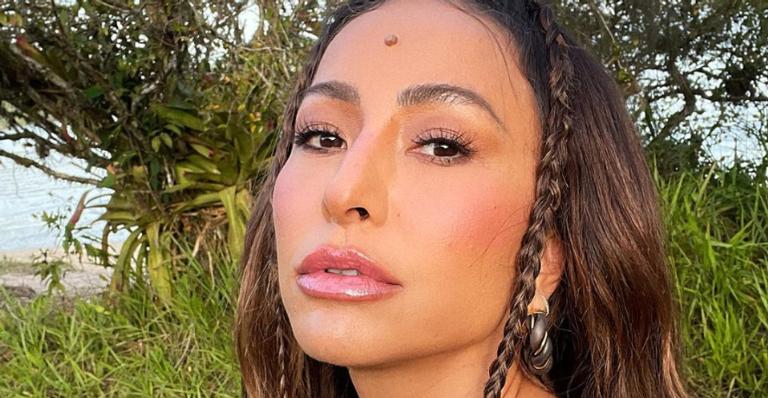 Sabrina Sato aposta em look de grife avaliado em R$15 mil para a ‘Ilha Record’