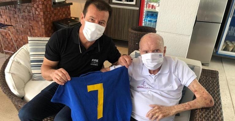 Zagallo se emociona com visita surpresa de Dunga