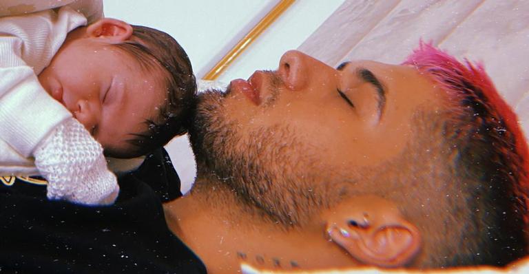 Zé Felipe celebra o primeiro mesversário da filha, Maria Alice: ”O maior amor do mundo”