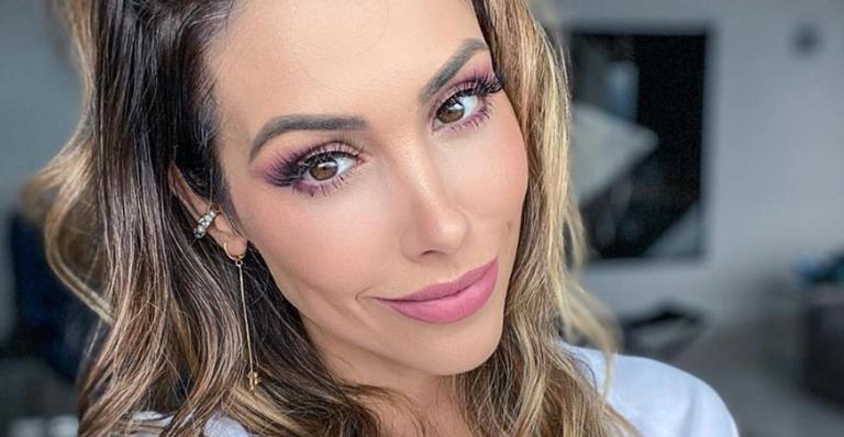 Bella Falconi encanta web com registro da filha caçula de maiô: ”Minha peixinha”