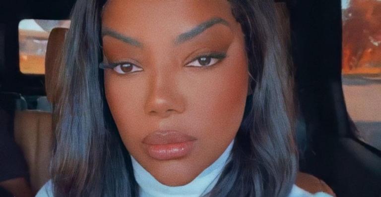 Ludmilla ostenta bota de grife avaliada em R$8 mil e fãs elogiam: ”O look da gata”