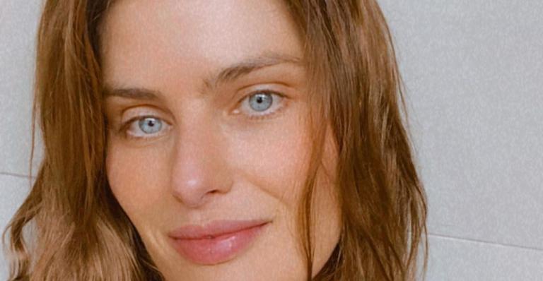 Ao fugir do inverno brasileiro, Isabeli Fontana surge de biquíni em Tenerife: ”Lugar quentinho”