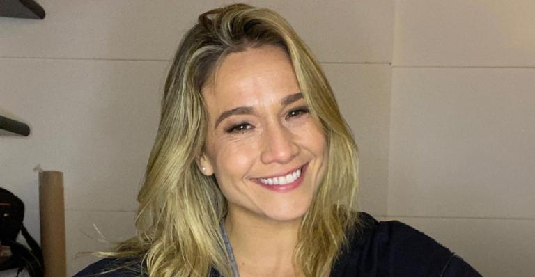 Fernanda Gentil exibe momento de carinho com suas cachorrinhas: ”Chamego duplo”