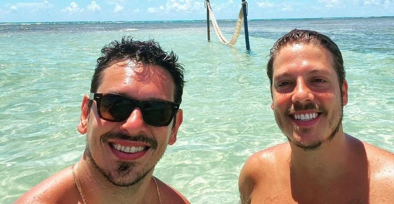João Vicente de Castro celebra aniversário de Fábio Porchat: ”A gente aprendeu a se amar”