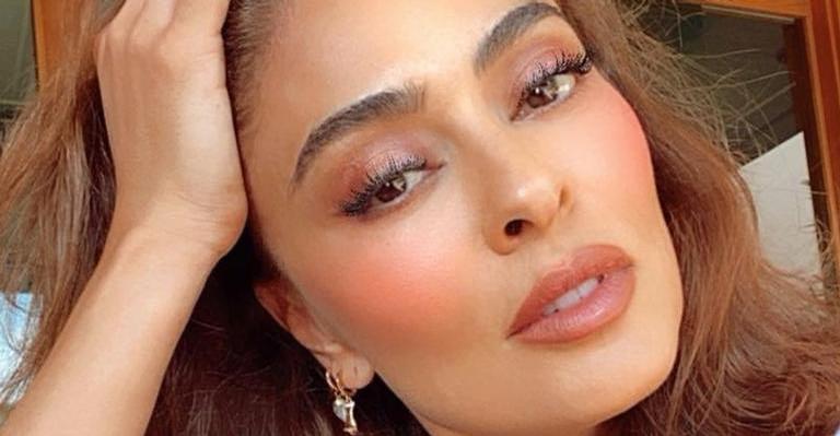 Juliana Paes aposta em look sexy e curvas chama muita atenção