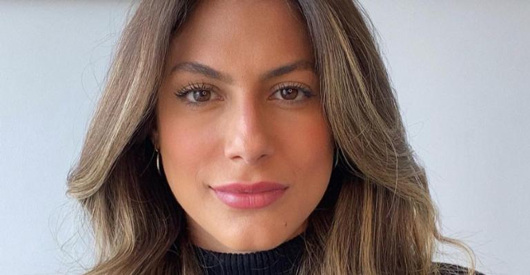 Mari Gonzalez surge enrolada em seu cobertor e brinca: ”Look do momento”