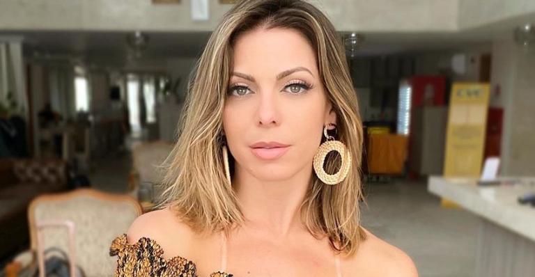 Mesmo com frio, Sheila Mello segue com treino diário na academia e é elogiada: ”Musa fitness”