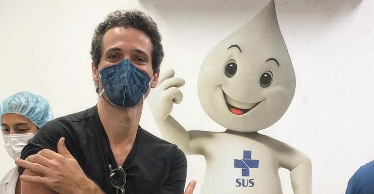 Mouhamed Harfouch é vacinado contra a Covid-19: ”Me emocionei”