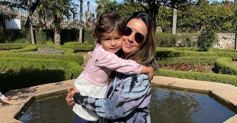 Paloma Tocci viaja para Orlando com a filha e revela motivo: ”Estava carente de mãe”
