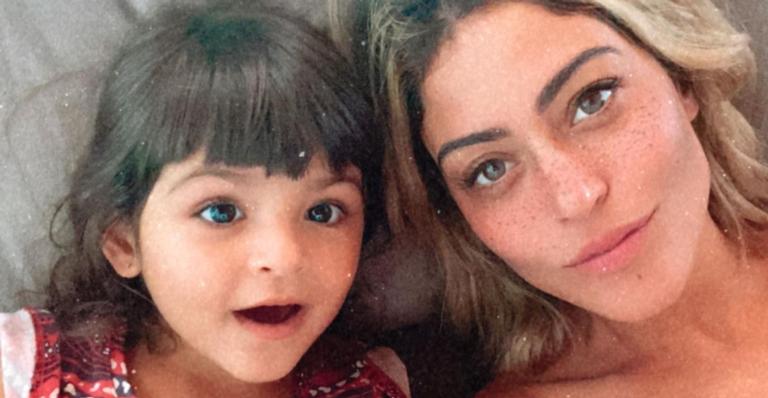 Carol Castro surge coladinha com a filha, Nina e encanta a web: ”Que lindas!”