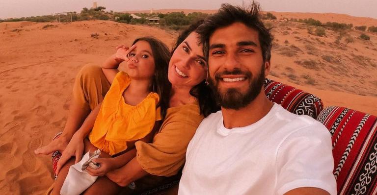 Hugo Moura faz lindo registro de Deborah Secco com a filha, Maria Flor