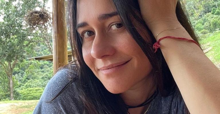 Alessandra Negrini esbanja boa forma durante caminhada no Parque do Ibirapuera
