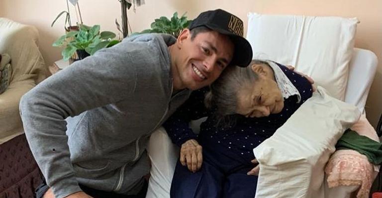 Cauã Reymond celebra 100 anos da avó e desabafa: ”Fiquei emocionado com a força e a garra”